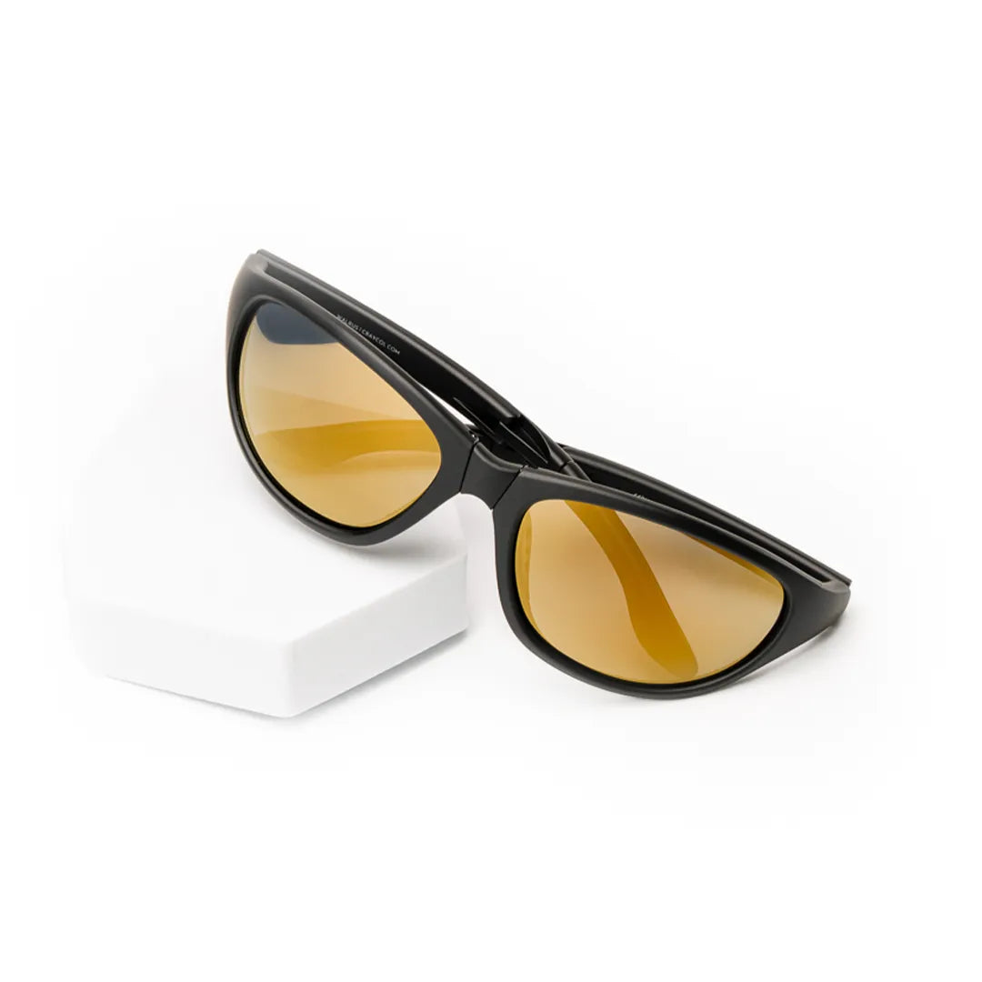 Sun Chasers sport sunglasses, UV400 polarized lens close-up